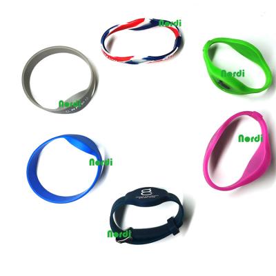 China Easy to Wear and View Reusable NFC Silicone Wristband Adjustable Customize Logo Printing Waterproof RFID NFC Wristband for sale