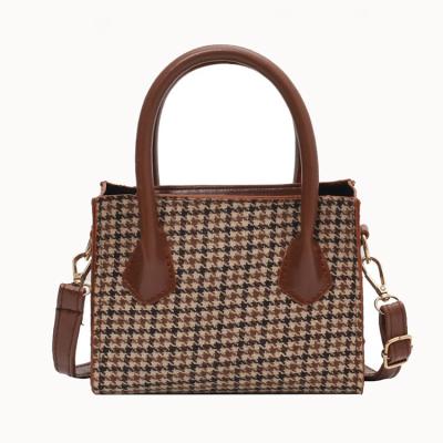 China PU Leather Mini Handbag Soft Small Shoulder Bag Purse Bag Ladies Small Shoulder Bag Purse Wild Plaid Tote Bags Mobile Wallet Latest Retro for sale