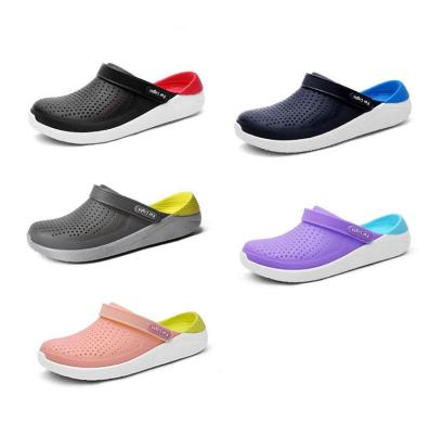 China Wholesale Lightweight Men Summer Sandals Couple Outdoor Slippers Beach Hole Shoes Men's Clogs Shoes for sale