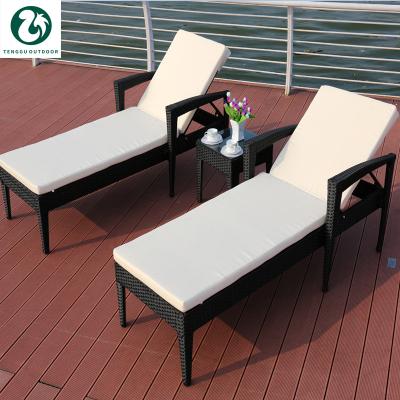 China Cheap Hot Selling Outdoor Beach Sun Couch Rattan Poolside Lounger Sun Loungers for sale