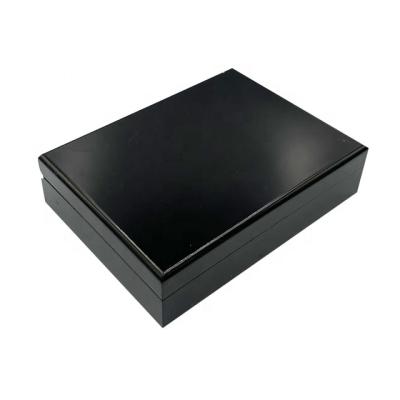 China Handmade Custom Design Piano Black Lacquer Finish Luxury Wooden Pen Card Box for sale