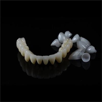 Cina Corona di zirconia in porcellana a più strati per la dentistica riparativa personalizzata in vendita