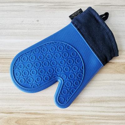 China Dotted Silicone Oven Mitt BPA Free BBQ Heat Resistant Silicone Cooking Grill For Glove Silicone Oven Gloves for sale