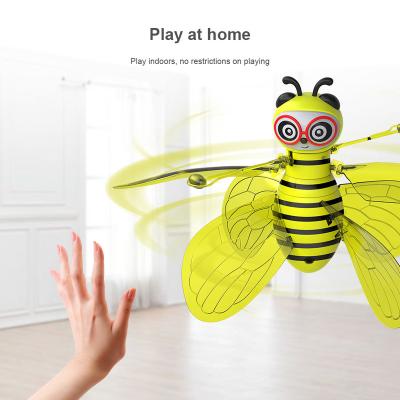 China Induction Toy Gesture sensing bee Inductive aircraft Hand Sensing with Sensors mini flying toy for sale