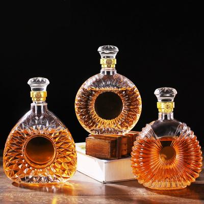 China Personal Care High Quality 500ml Large Capacity XO Shaped Crystal Glass Bottle For Perfume for sale