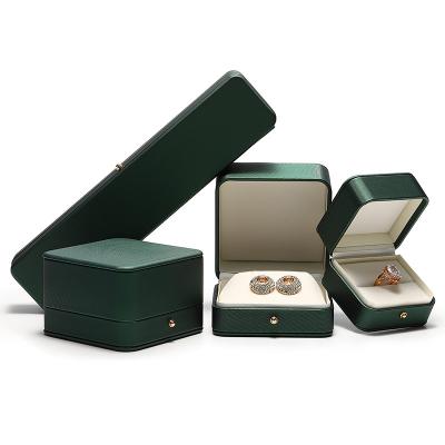 China Dark Green Morden DIGU Ring Packaging Gift Jewelry Box Luxury Leather Necklace Jewelry Box Custom Made for sale