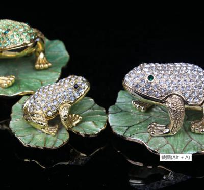 China Fashion Traditional Rhinestone Frog On Lotus Leaf Trinket Box Supply Items for sale