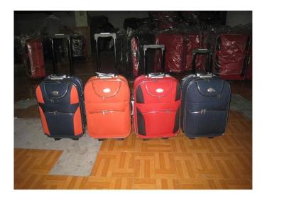 Chine EVA que quatre morceaux continuent le bagage a placé 8 roues avec l'appui argenté de poignée de couleur à vendre