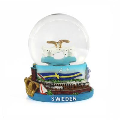 China Custom Building Souvenirs Gift Europe Holiday Poly Resin Glass Water Glass Snow Globe for sale