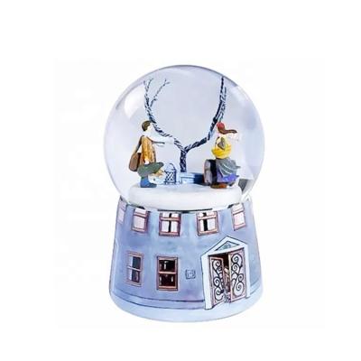 China Europe 2021 Kids Wedding Snow Globe Resin Snow Water Ball Water Globe for sale