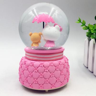 China Europe Souvenir Bear and Kitten Snowball Snowglass Ball Resin Glass Globe Small for sale