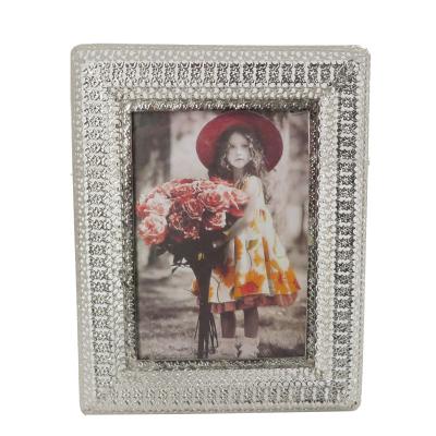 China Modern high quality hot sale desktop metal picture frame or silver plated standing picture frames for sale