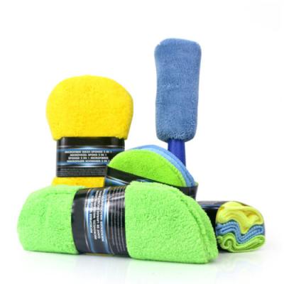 China Eco-friendly Winter Car Wash Kit Microfiber Car Cleaning Set With Glove Towel Brush for sale