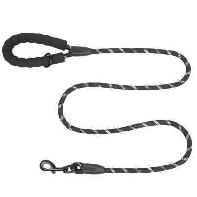 China Thoughtful Ready to Board Professional Portable Strong Dog Sponge Handle Maker Leashes with Poop Bag for sale