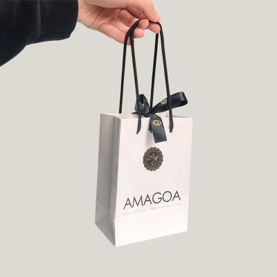 China 2022 Customs Recyclable Jewelry Small Recycled Paper Bag With Logo Luxury Gold Foil Black Cardboard Ribbon Paper Bag For Jewelry for sale