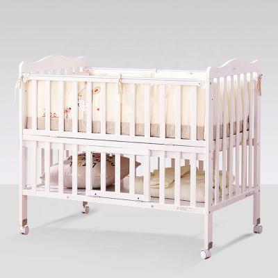 China EUROPEAN High Quality Universal Foldable Wood Crib Universal Adjustable Baby Lift Cradle for sale