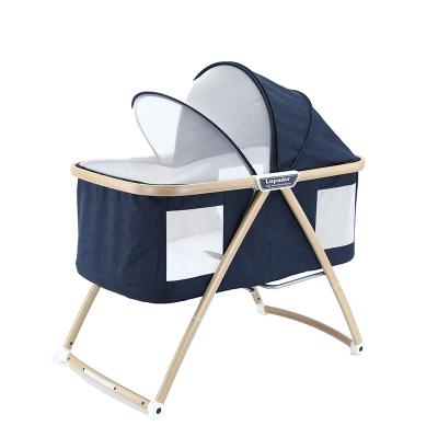 China 2021 factory price modern classic style pine wood baby crib solid adjustable bed for North America market for sale