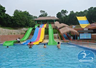 China Mehrspuriger Fahrerwachsener Wasserrutsche-Regenbogen-wellenartig bewegendes Dia mit Floss zu verkaufen