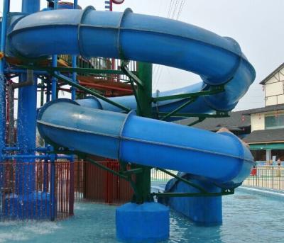 China Erwachsene geschlossenes gewundene Wasserrutsche-im Freien blaues Grün für Aqua-Park zu verkaufen