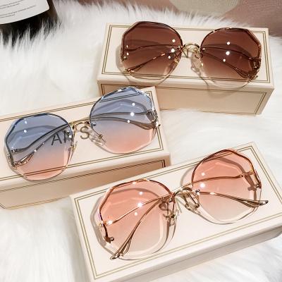 China Fashion sunglasses no border cut edge sunglasses gradient female tea pink sunglasses 2021 shades 2021 sunglasses for sale