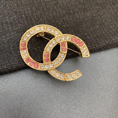 China 2022 new year luxury designer of Europe and America women's wholesale popular fine jewelry brooches with brand logo for sale