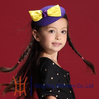 中国 黄色い弓との紫色はヘッドバンドが付いている党子供の服帽子のための Fascinators をからかいます 販売のため