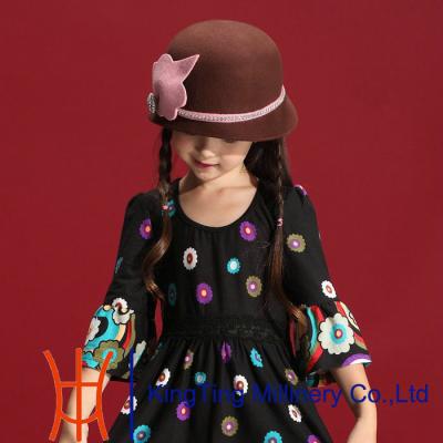 China Las lanas de los niños sentían el sombrero hecho a mano del invierno del sombrero del cubo del sombrero de Fedora en amarillo/gris en venta