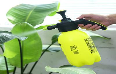 China Candy Colored Farm Flower Sprayer Watering Can Pressure Sprayer Barrel Bottle for sale