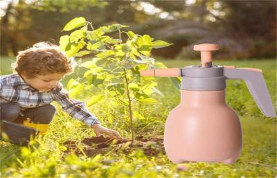 China Estilo moderno plástico de la regadera 500ML de la presión de mano PE en venta