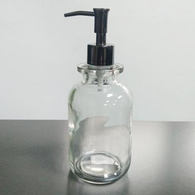 China Hot Selling Personal Care Crystal Cylinder Refillable Clear Glass Bottle With Shiny Zinc Alloy Vintage Dispenser Pump 16oz 500ml for sale