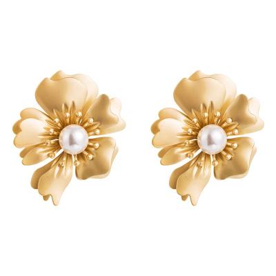 China TRENDY Fashion Flower Stud Earrings Korean 14k Gold Plated Hawaii Flower Pearl Earrings Gold Jewelry for sale