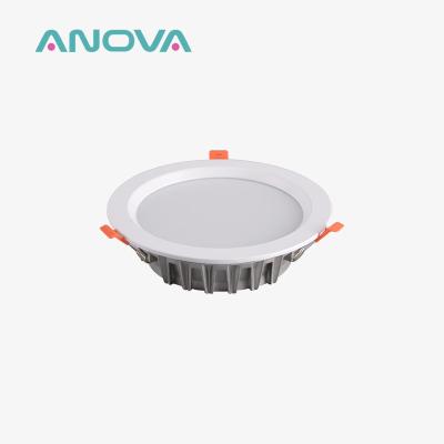 China CRI90 7 Watt Downlight 110 grados Ángulo del haz 562lm-670lm Luces de punto en receso en venta