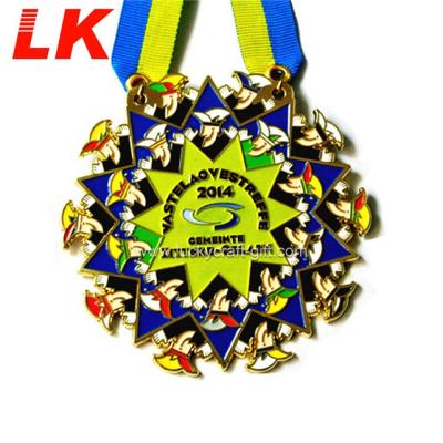 China Europe Die Casting Metal Hollowed 3D Cartoon Clown Design Carnival Medals With Metal Ribbon for sale