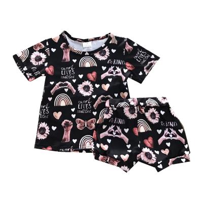 China Sweet LOVE Pattern Wholesale Kids Valentine's Day Boutique RTS Short Sleeves Outfit For Boy for sale