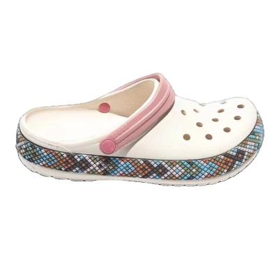 China Waterproof 2022 Women Beach Shoes Rainbow Garden Shoes Non Slip Women Garden Slippers for sale