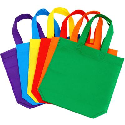 China Durable Universal Non Woven Gift Wrapping Gift Shopping Tote Bags With Handles for sale