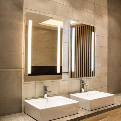 Chine USA High End LED Full Length Illuminated Bath Vanity Mirror avec châssis résistant à la rouille à vendre