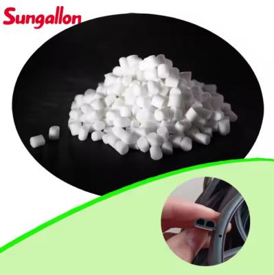 Cina Sungallon GP550 Serie Elastomero termoplastico (TPE) Materie prime TPR Materiale plastico utilizzato nelle strisce di sigillante per auto in vendita