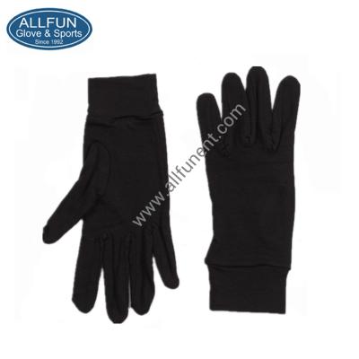 China Comfortable Thermal Liner 100% Pure Silk Gloves For Sports Thermal Liner Gloves for sale