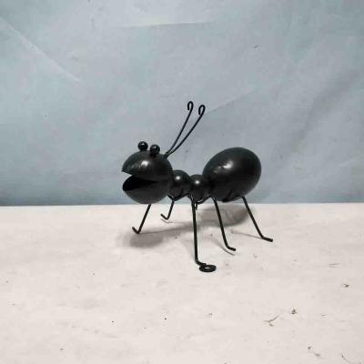 China Eco-friendly Mini Insect Garden Metal Ant Decorative Metal Ant Garden Ornaments for sale