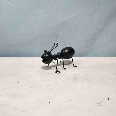 China Eco-friendly Outdoor Cute Ant Insect Decorative Garden Art Metal Ant Sculpture for sale