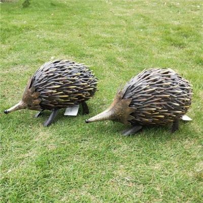 China Eco-friendly Decorative Garden Metal Hedgehog Ornament Animal Hedgehog for sale