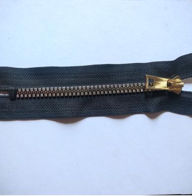 China #5 Gilding Plastic Zipper Customized By Patent Diamond Teeth Open End Resin With Metal Puller for sale