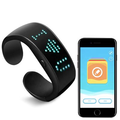 China ABS+LED Blue Tooth APP Control Christmas Festival Glow Club Party LED Glow Bracelet with Flash DIY Pattern for sale