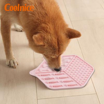 China Sustainable Silicone Non Slip Design Licking Mat Healthy Eating Dog Pet Slow Food Dish for sale