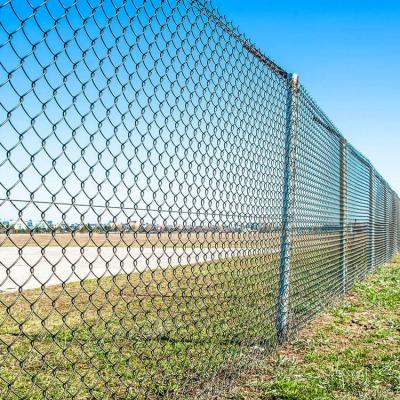 Cina Animal fence chain link fence panel cyclone chain wire mesh PVC coated/galvanized diamond fence in vendita