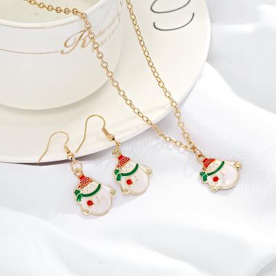 China Cute Snowman Knight Necklace Earring Set Christmas White Oil Drop Christmas Gift for sale