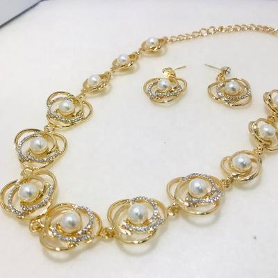 China CLASSIC Dress Accessories Necklace Earring Set Even Short Chain Pearl Rose Necklace Set Jewelry for sale