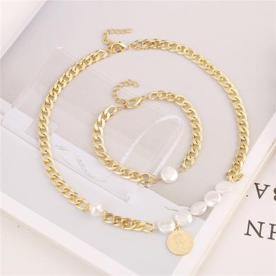 China Romantic Imitation Natural Bracelet Set Half Pearl Necklace Necklace Pearl Set for sale