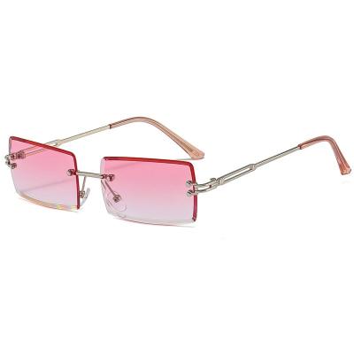 China 10 Years Experience Wholesale Fashion Small Luxury High Quality Square Gradient Ladies Colorful Sunglasses for sale